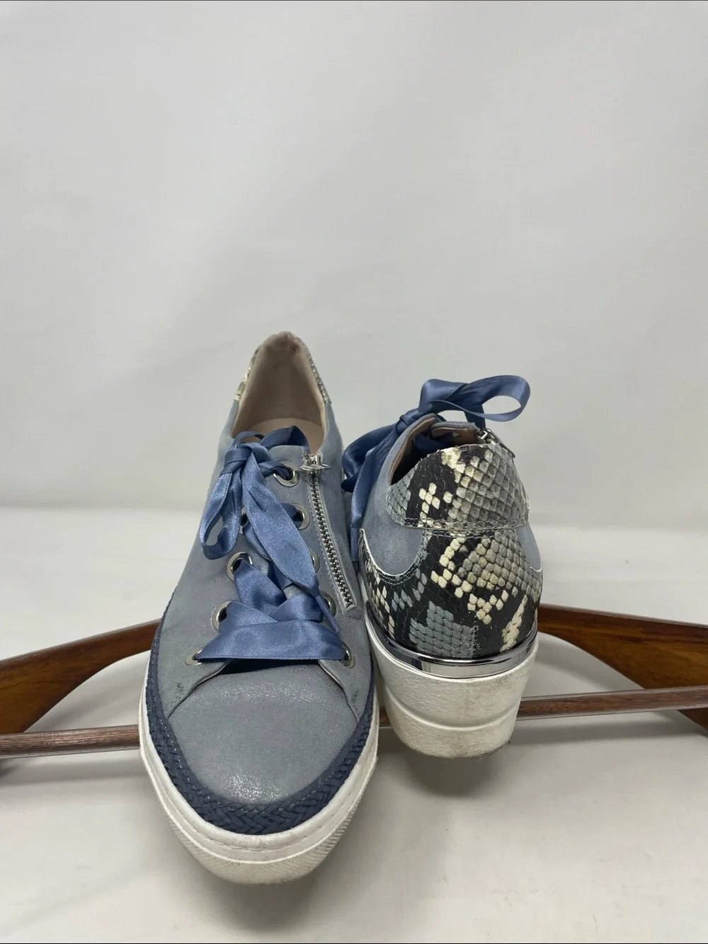 Softwaves Blue & Snakeskin Print Lace-Up Wedged Sneakers Size 9.5